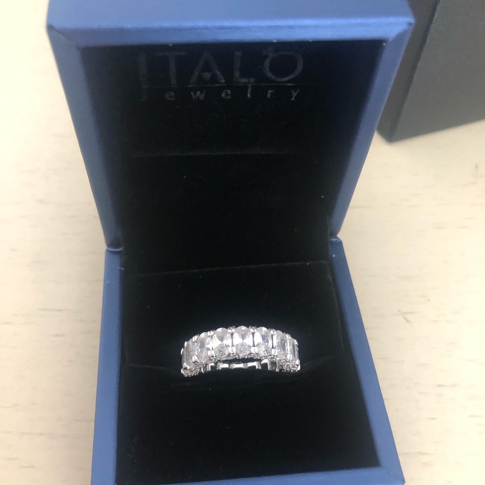 Italio white sapphire oval ring size 7